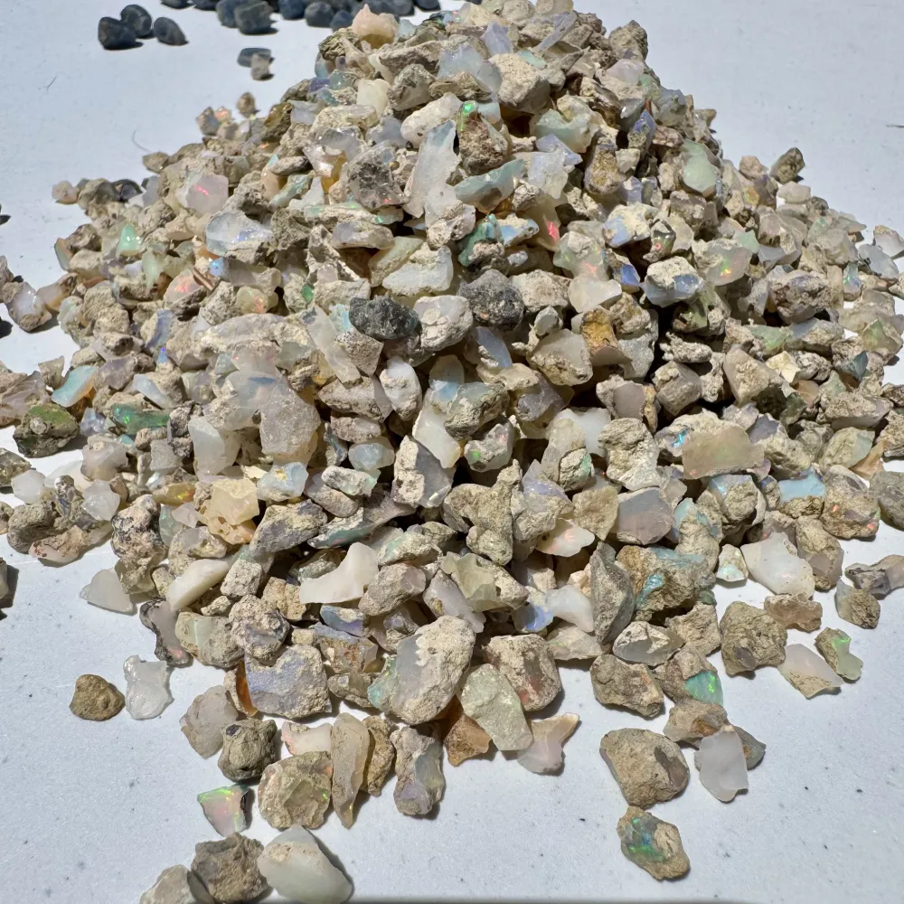 Opal de foc natural din Etiopia, bucati mici, lot 50g